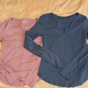 Old Navy Women's Long Sleeve Notch V-Neck Top - Blue and Light Lavender
